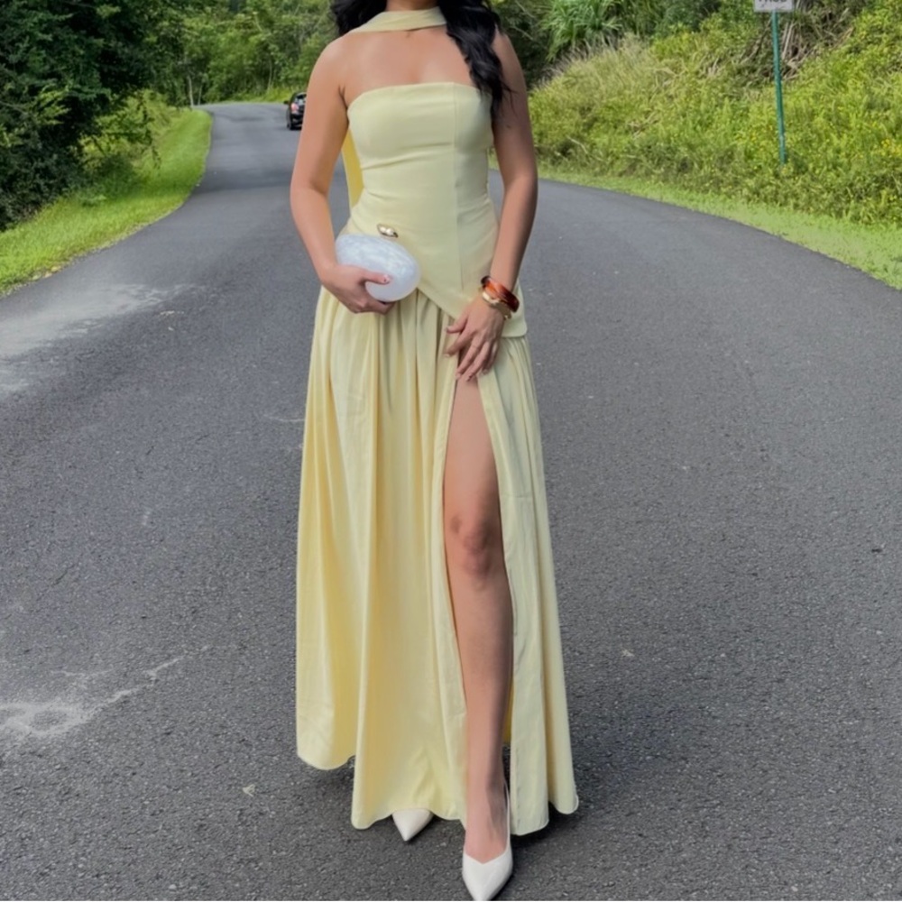 Chic Strapless Yellow Gown